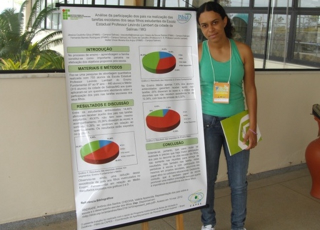 Jéssica Coutinho Silva com seu resumo na V Biosemana da UESB