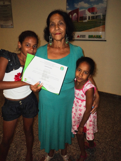 foto 3 - Aluna Rita com suas netas